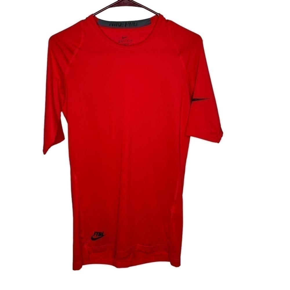 Nike Pro Men’s football Shirt Size Medium Red S/S Tight Fit